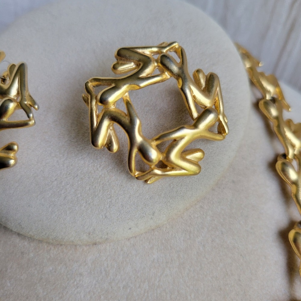 Necklace Pierced Earring Set Human Figures Matte Gold Vintage 1990s Statement - Picture 4 of 11